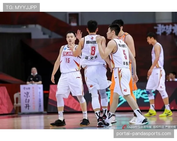 上海队团队篮球效果显著 六人得分上双成取胜常态