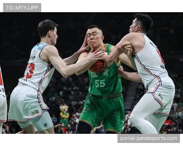 哈维无球跑动意识上佳，辽宁队战术体系因其融入更趋丰富